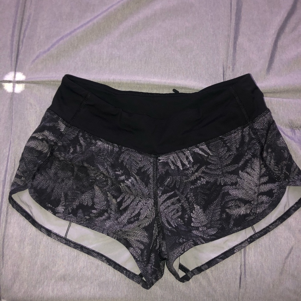 LULULEMON SPEED UP SHORT SIZE 4